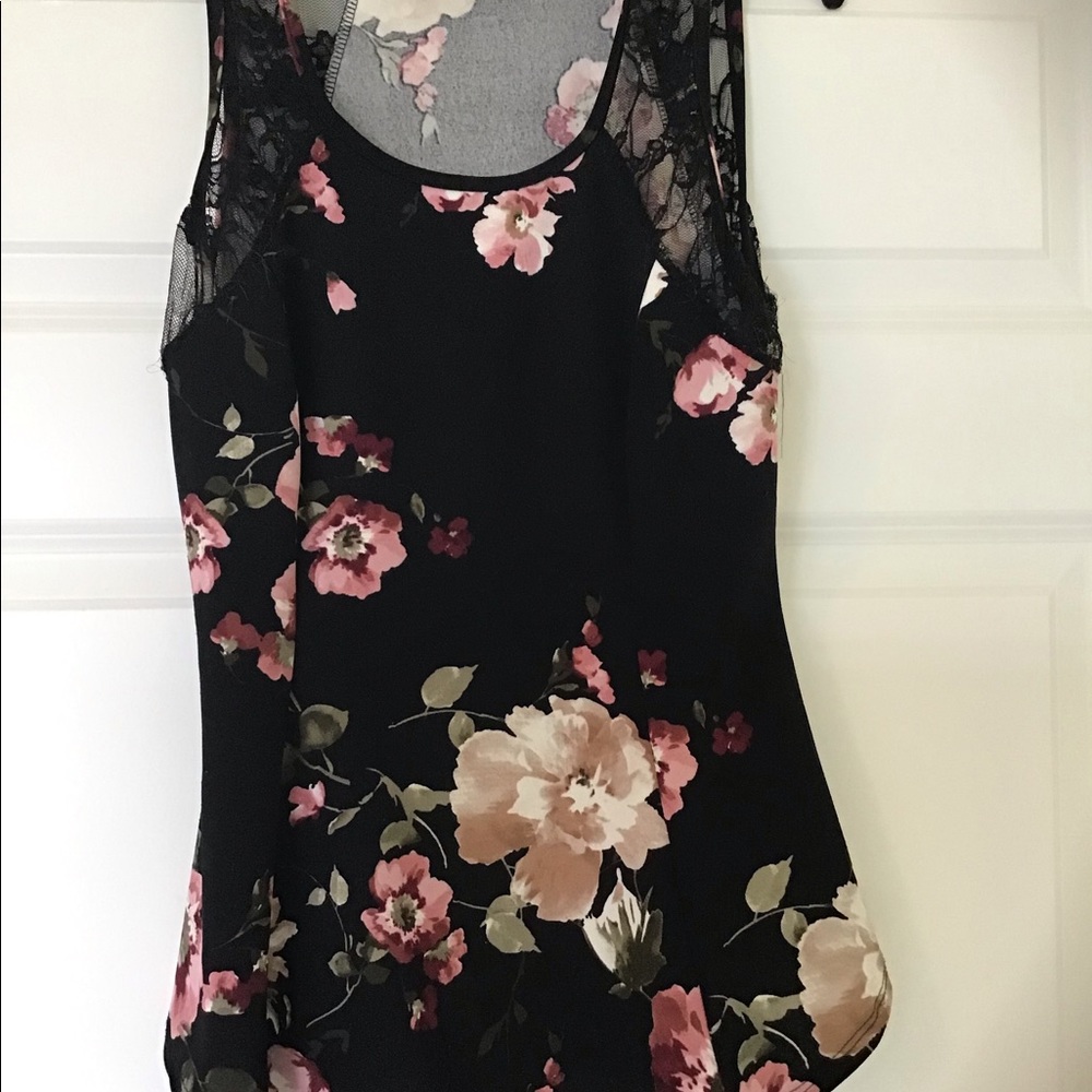 Sleeveless Floral top with touch of lace